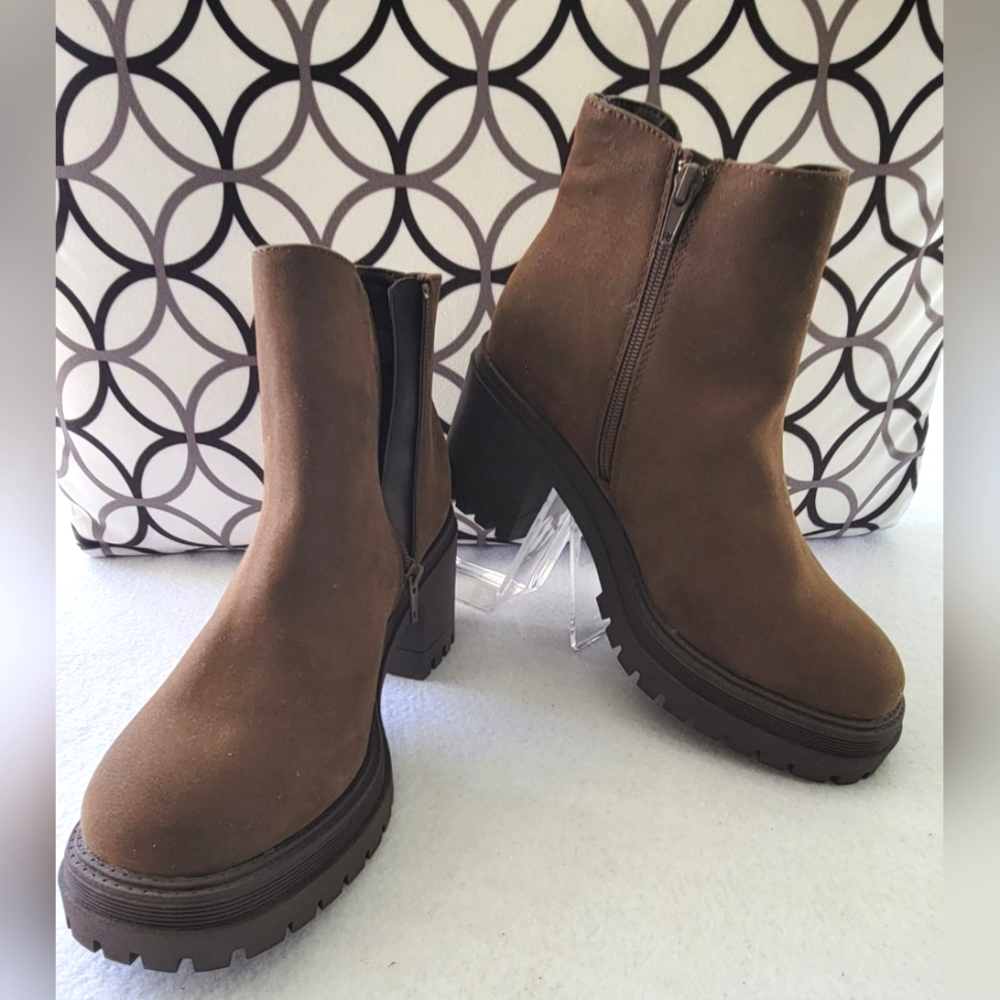 JellyPop Taupe Faux Leather With Zipper Block Heel Ankle Boots Size 8.5 M